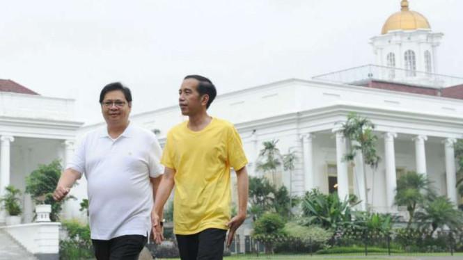 Presiden Joko Widodo menerima Ketua Umum Partai Golkar Airlangga Hartarto di Istana Bogor, Jawa Barat, pada Sabtu, 24 Maret 2018.
