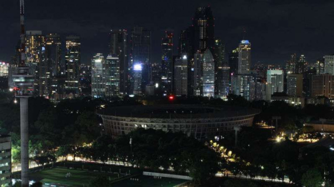 Lampu Stadion Gelora Bung Karno, Senayan, Jakarta dipadamkan saat Earth Hour