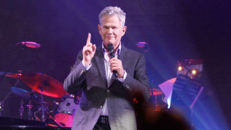 Afgan Syahreza Hingga Siti Nurhaliza Tampil Menawan di Konser David Foster