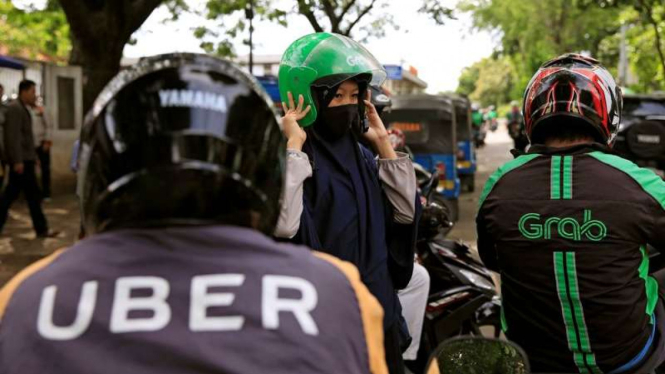 Ojek online.
