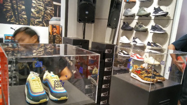 Nike Air Max Sean Weatherspoon dan Nike Air Max Atmos