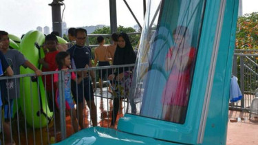 Dragon Race dan Sky Box yang ada di Atlantis Water Adventure.