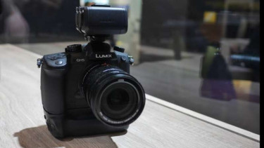 Lumix DC-GH5S.