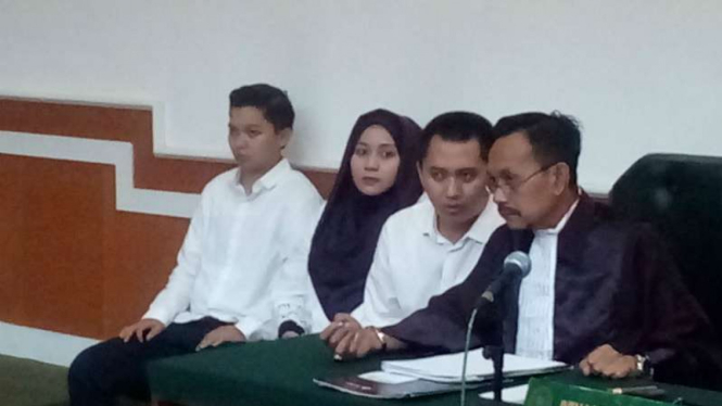 Anniesa Hasibuan dan Kiki Hasibuan, kakak dan adik bos perusahaan PT First Travel.