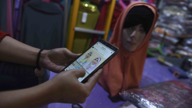 Sorot Facebook - Masyarakat pengguna media sosial