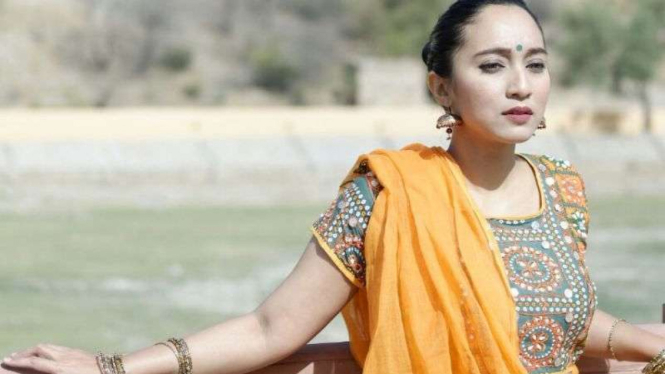 Bella Fawzi bergaya ala Jodha Akbar