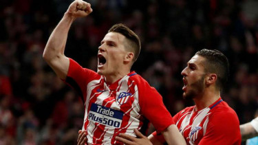 Striker Atletico Madrid, Kevin Gameiro rayakan gol.