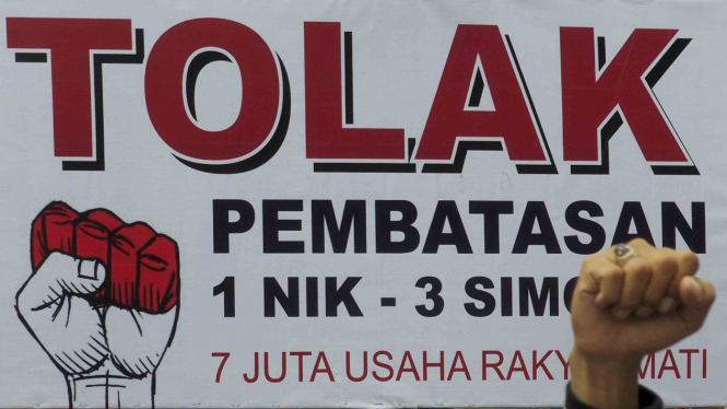 Unjuk rasa menolak pembatasan registrasi kartu prabayar telepon seluler satu NIK untuk tiga kartu