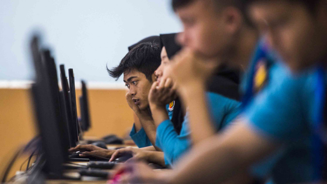 Siswa mengikuti Ujian Nasional Berbasis Komputer (UNBK)