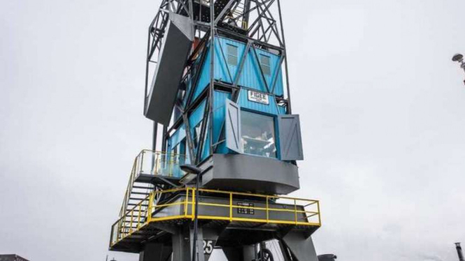 The Harbor Crane