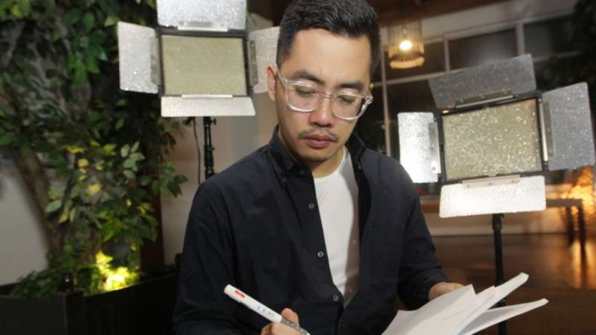 Dennis Adhiswara
