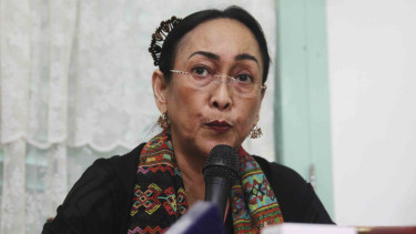 Sukmawati Soekarnoputri memberikan keterangan pers