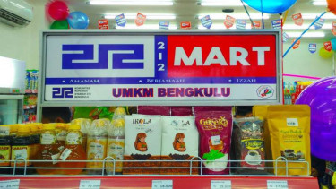 Gerai swalayan 212 Mart di Kota Bengkulu saat dibuka perdana pada Jumat, 6 April 2018.
