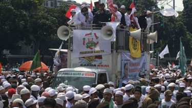 Aksi Bela Islam 64 menuntut proses hukum terhadap Sukmawati Soekarnoputri.