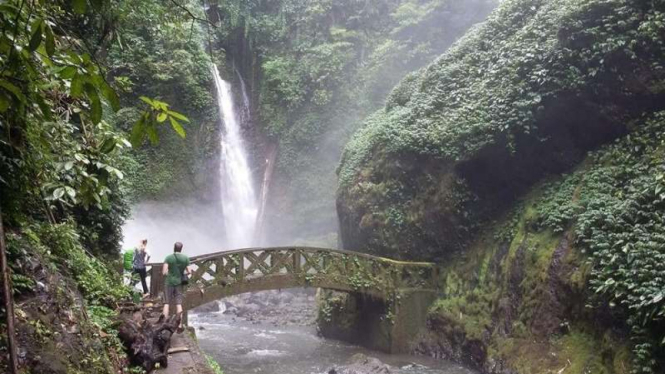 Air Terjun Kali Pineleng Minahasa