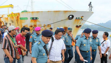 Penyitaan kapal buronan Interpol.