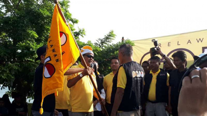Rizal Mallarangeng, Koordinator Relawan Gojo atau Golkar Jokowi, saat mengukuhkan relawan di Kepulauan Seribu, DKI Jakarta, pada Minggu, 8 April 2018.