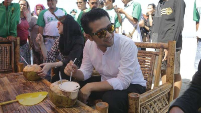 Emil Dardak dan Arumi Bachsin