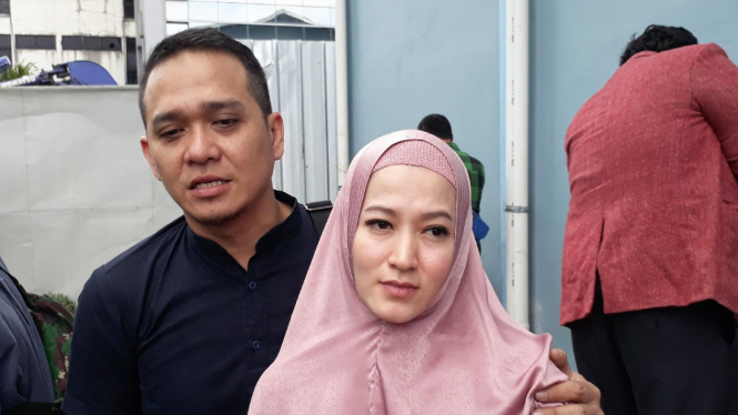 Fadlan dan Lyra Virna
