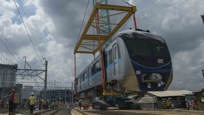 Kereta MRT Berada di Depo Lebak Bulus
