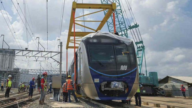 Kereta MRT berada di Depo Lebak Bulus