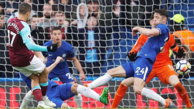 Gol Javier 'Chicharito' Hernandez ke gawang Chelsea