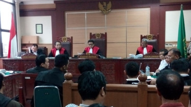 Pendeta Abraham Moses di sidang penistaan agama 
