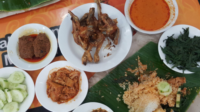 Ayam Goreng Gumarang Medan.