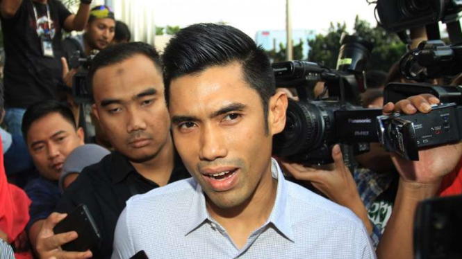 Suami Dian Sastrowardoyo, Maulana Indraguna Sutowo usai diperiksa KPK