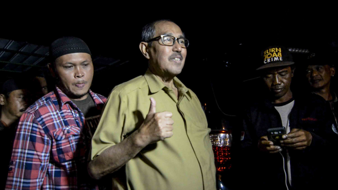 Bupati Kabupaten Bandung Barat, Abu Bakar (tengah)