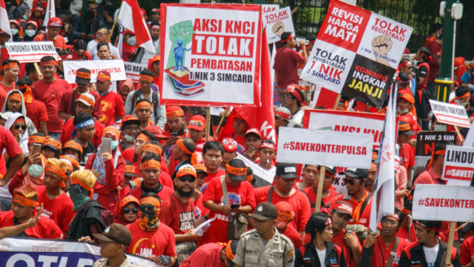 Pedagang seluler Kesatuan Niaga Celullar Indonesia turun jalan di Yogyakarta