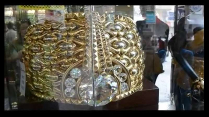 Cincin Raksasa