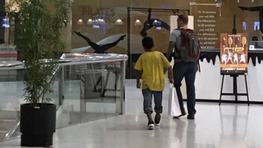 Orang asing dan anak jalanan