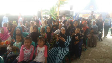 Warga Kampung Aquarium memenuhi lokasi peringatan 2 tahun kampung itu