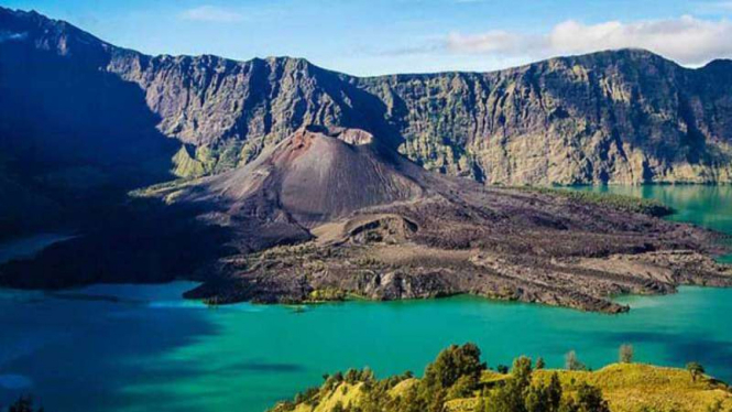 Gunung Rinjani, Nusa Tenggara Barat.