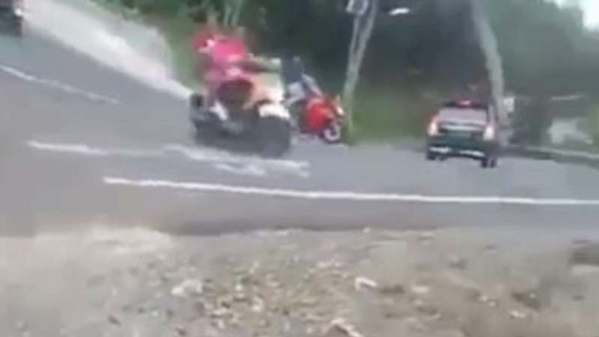 Jalan menurun yang banyak memakan korban motor matik.