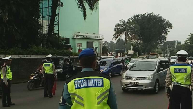 Penerapan sistem ganjil genap diuji coba di pintu tol Cibubur, Tol Jagorawi