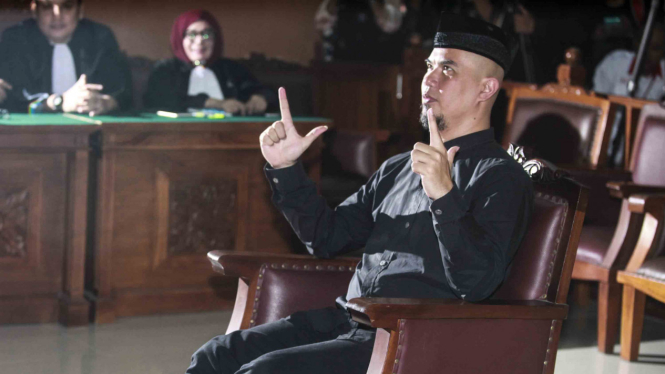 Terdakwa Kasus Dugaan Ujaran Kebencian, Ahmad Dhani mengikuti sidang.