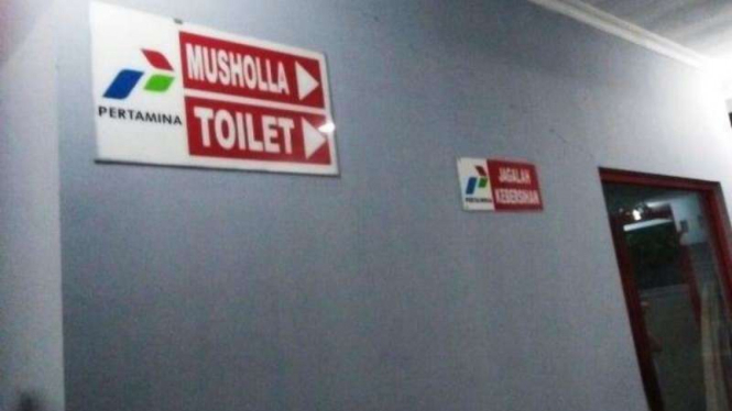Toilet di SPBU.