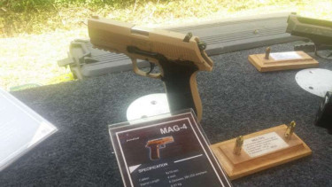 Pistol baru Pindad MG-4
