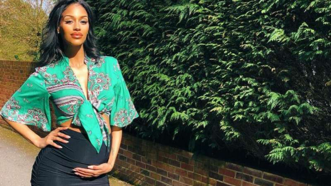Fanny Neguesha, mantan kekasih Mario Balotelli.