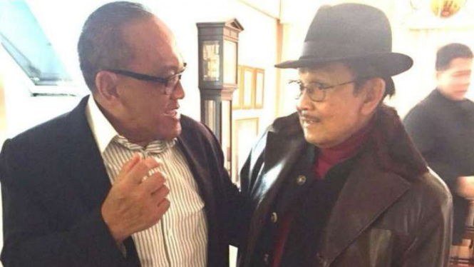 ARB Bertemu Habibie di Jerman, Bahas Pesawat R80