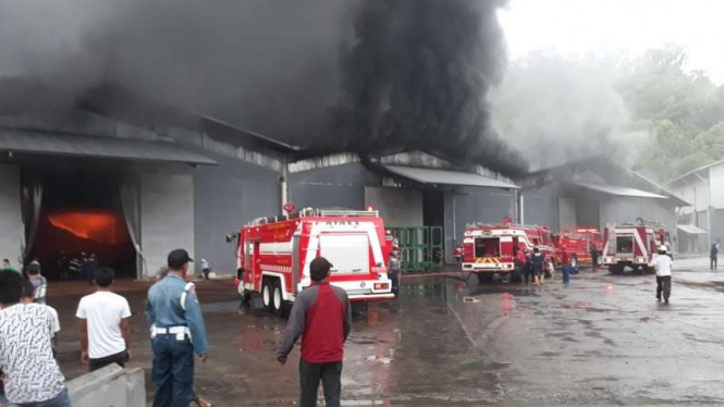 Kebakaran hebat gudang kelapa sawit di Kota Padang