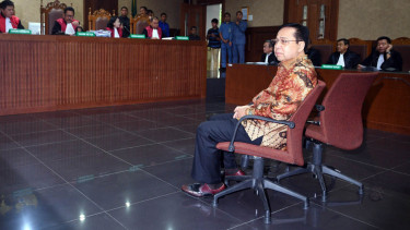 Terdakwa kasus korupsi KTP Elektronik Setya Novanto menjalani sidang putusan di 
