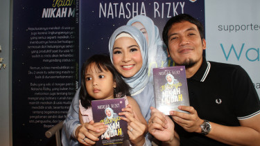 Natasha Rizky Luncurkan Buku Katanya Nikah Muda(h)