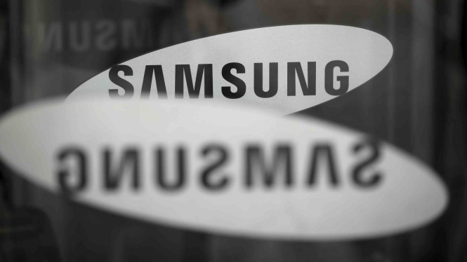 Logo Samsung Electronics tampak di bangunan kantornya di Seoul, Korea Selatan