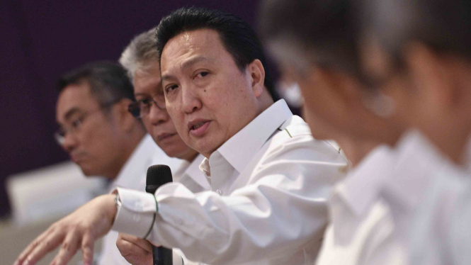Garibaldi Thohir (tengah).