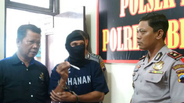 Pelaku diciduk polisi.