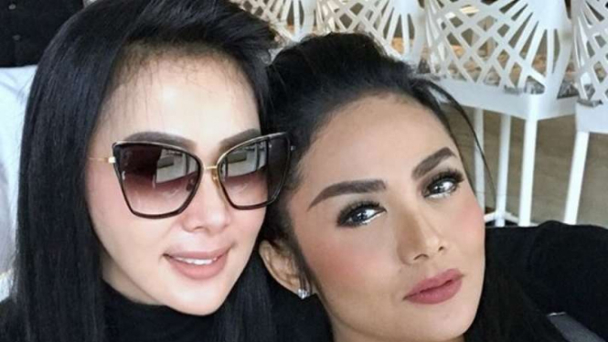 Syahrini dan KD