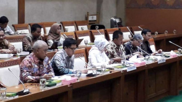 Direksi Pertamina lapor ke DPR soal Holding Migas.